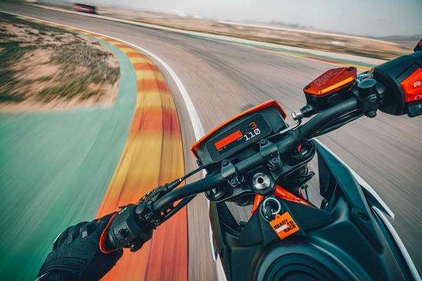 Descubrí la nueva KTM 125 SMC R 2025 3 KTM 125 SMC R