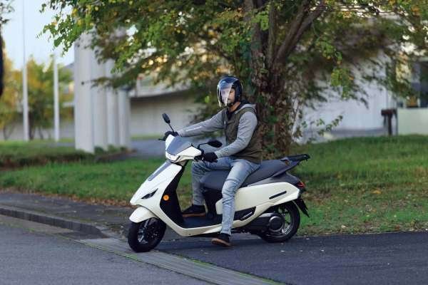 Descubre el Suzuki e-Address, el scooter eléctrico innovador 3 Suzuki e-Address