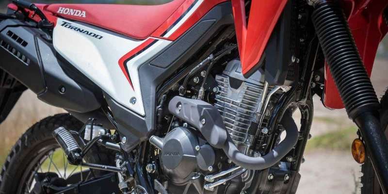 Honda XR 300 Tornado: Renovación y Rendimiento 3 honda xr 300 tornado motor
