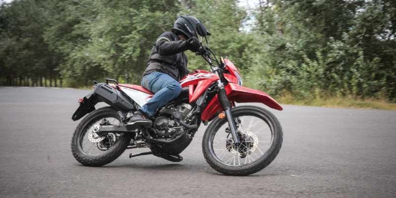 Honda XR 300 Tornado: Renovación y Rendimiento 2 prueba honda xr 300 tornado accion 2